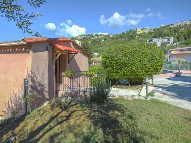 Pretty Holiday Home in Berre-les-Alpes with Garden