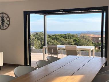 Tres belle villa neuve vue mer avec piscine chauffee