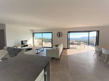 Tres belle villa neuve vue mer avec piscine chauffee