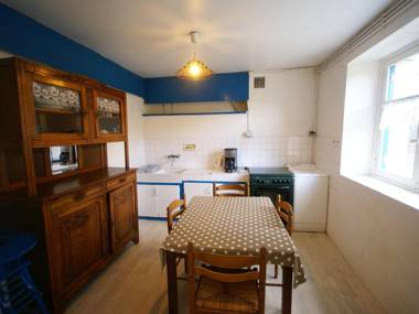 Beautiful Holiday Home with Pool BBQ Garden Deckchairs