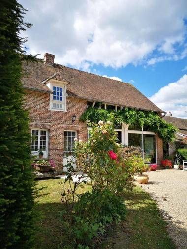 Maison de 2 chambres avec jardin clos et wifi a Le Vaudreuil
