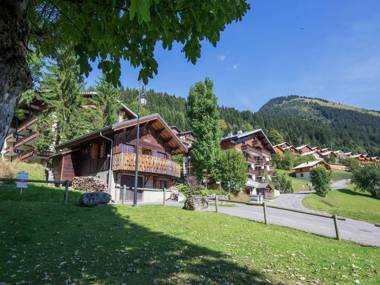 Cozy Chalet with Balcony in Châtel France