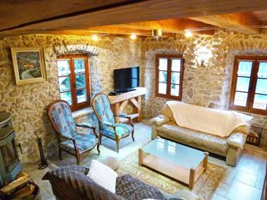 Beautiful cottage dating from 1789 just 600 m from the Barbossine chairlift