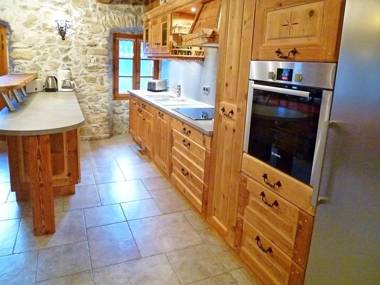 Beautiful cottage dating from 1789 just 600 m from the Barbossine chairlift