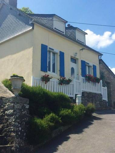 Maison de 2 chambres avec vue sur le lac jardin amenage et wifi a Chateaulin