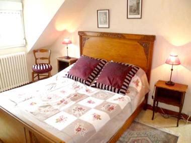 Maison de 2 chambres avec vue sur le lac jardin amenage et wifi a Chateaulin