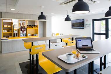 Première Classe Chartres Sud - Barjouville