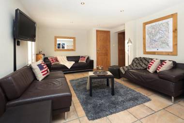 3 Bedrooms Whole floor New Kitchen Town Centre