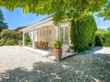 Modern Holiday Home in Barry d Islemade with Pool