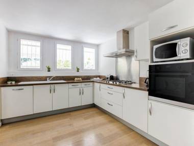 Modern Holiday Home in Barry d Islemade with Pool