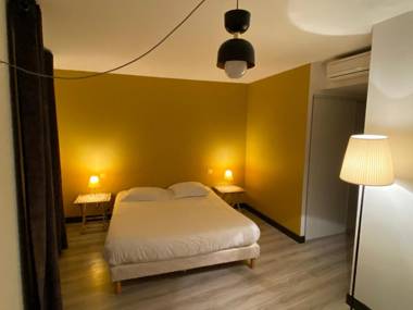 Le Miredames Hôtel-Bar