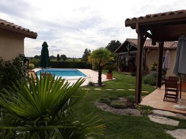 LE CLOS CASTEL -Chambre d'hôtes - Gîte équipé