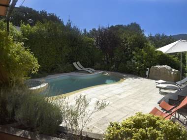 Warm Holiday Home in Montfort-sur-Argens with Swimming Pool