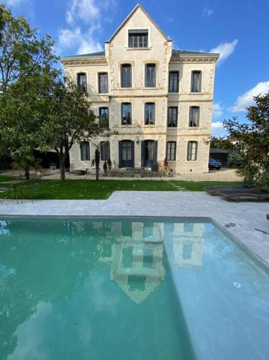 Demeure Saint Louis cité 10mn à pieds piscine chauffée Clim AC Parking privé