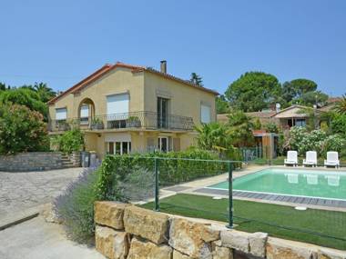 Beautiful Villa in Carcassonne with Shared Pool Jacuzzi