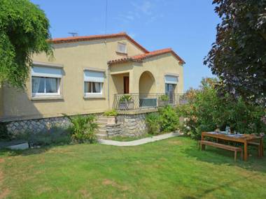 Beautiful Villa in Carcassonne with Shared Pool Jacuzzi