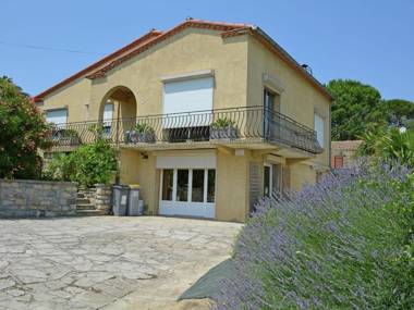 Beautiful Villa in Carcassonne with Shared Pool Jacuzzi