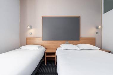 Modern Waikiki Hotel