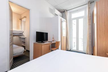 Modern Waikiki Hotel