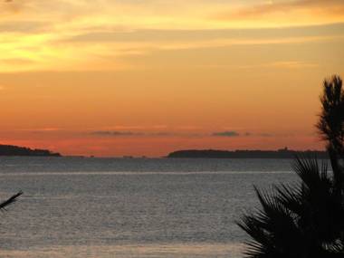 Cannes Terrace Beach Front & Sea view