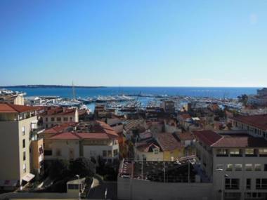 2 3 and 4 bedroom sea view Forville Apartments 5 mins from the Palais
