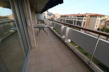 2 3 and 4 bedroom sea view Forville Apartments 5 mins from the Palais
