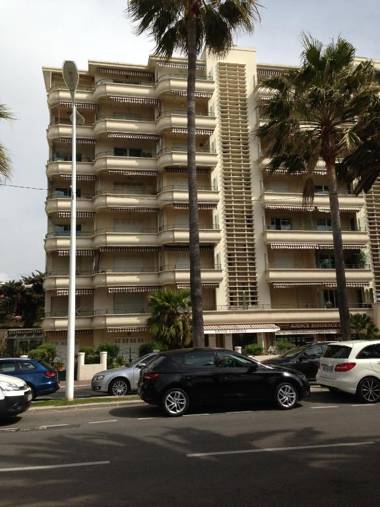 Studio on the Croisette with sea view