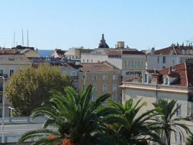 Superb penthouse in centre of Cannes Stunning views air-conditioning internet Near the Palais 532