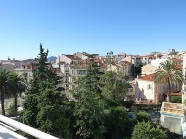 Superb penthouse in centre of Cannes Stunning views air-conditioning internet Near the Palais 532
