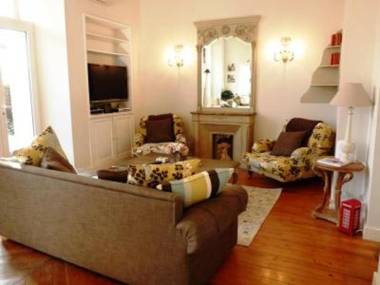 Beautifully decorated two bedroom apartment in the heart of Cannes five minutes walk from Palais 409