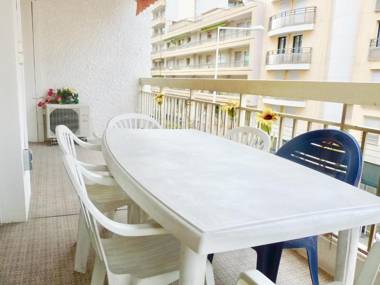 One bedroom apartment in the center of Cannes next to the Carlton a few meters from the Croisette - 367