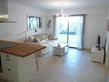 Elegant two bedroom apartment with modern design and terrace close to beaches and Cannes center 546