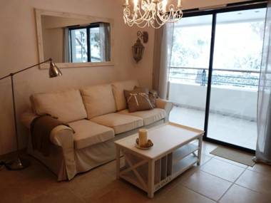 Elegant two bedroom apartment with modern design and terrace close to beaches and Cannes center 546