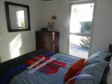 Modern one bedroomed apartment just off the Cannes Seafront with a terrace and pool access 1753