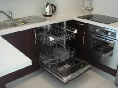 Modern one bedroomed apartment just off the Cannes Seafront with a terrace and pool access 1753