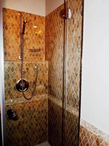 Charming 2 bedroom apt in Central Cannes walking distance to beaches Croisette and the Palais 678