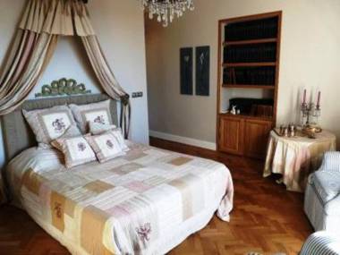 Charming 2 bedroom apt in Central Cannes walking distance to beaches Croisette and the Palais 678