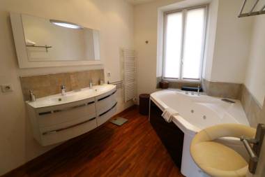 Luxury 1 bedroom Quai St Pierre 2 mins from the Palais & Croisette 269