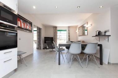 Carlton area: New 2 beds / 2 baths