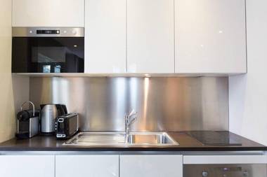 1 bedroom in front of the Palais!