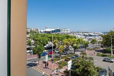 Pure & chic 2beds/2baths in centre!