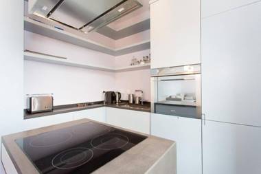 Pure & chic 2beds/2baths in centre!