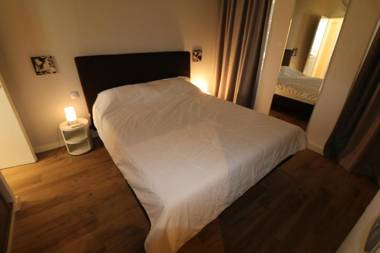 Luxury central 3 bedroom 3 bathrooms 5 mins from the Palais 410