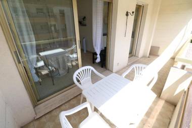 Studio with balcony Palais Royal 1 min Croisette 8 mins from the Palais 108