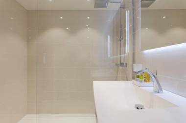 Carlton area : Luxury & new 2 beds/ 2 baths