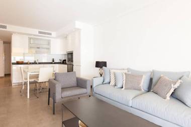 On la Croisette: luxe 2 bedrooms/ 2 baths
