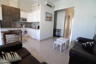 2 bedroom Forville. 8 mins from the Palais. 328