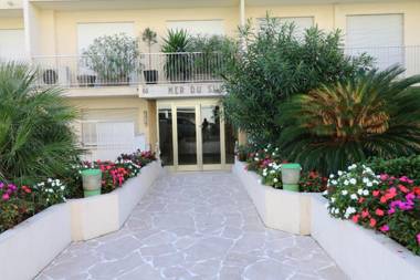 Amazing sea view 2 bedroom beach front 303