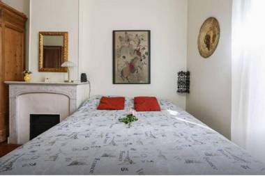 Provencal Style and Large 1 Bedroom Rue Florian