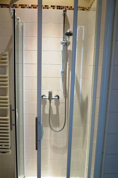 Cosy and Elegant 1 Bedroom Rue Florian